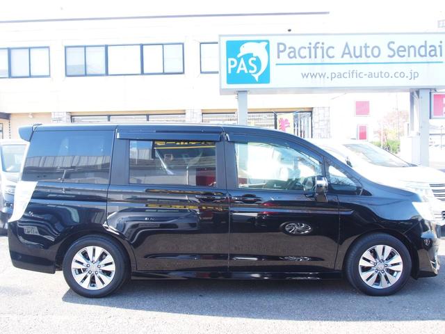 ステップワゴンスパーダ 後期型　パワーエディション　９型ナビ　ＡＬＰＩＮＥモニター　両側電動ドア　８人乗り　スマートキー　ＨＩＤ　純正１６インチアルミ　革巻ハンドル　ＣＤ録音　ＤＶＤ　ＵＳＢ　ＳＤオーディオ　バックカメラ　ＥＴＣ　横滑り防止ＶＳＡ　ｉ－ＳＴＯＰ　関東１オーナー　禁煙車（4枚目）