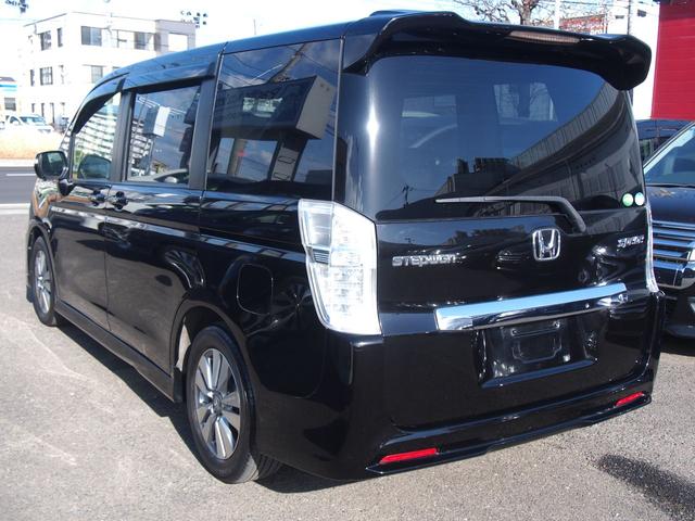 ステップワゴンスパーダ 後期型　パワーエディション　９型ナビ　ＡＬＰＩＮＥモニター　両側電動ドア　８人乗り　スマートキー　ＨＩＤ　純正１６インチアルミ　革巻ハンドル　ＣＤ録音　ＤＶＤ　ＵＳＢ　ＳＤオーディオ　バックカメラ　ＥＴＣ　横滑り防止ＶＳＡ　ｉ－ＳＴＯＰ　関東１オーナー　禁煙車（9枚目）