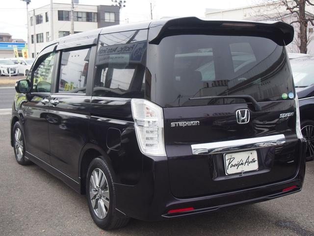 ステップワゴンスパーダ 後期　Ｚ　９型ナビ　後席モニター　両側電動ドア　新品黒革仕様　７人乗り　スマートキー　ＨＩＤライト　純正１６インチアルミ　革巻ハンドル　地デジＴＶ　ＵＳＢ　ＣＤ録音　ＤＶＤ　ＳＤ　バックカメラ　ＥＴＣ　クルコン　横滑り防止　ｉ－ＳＴＯＰ　関東１オーナー　禁煙車（9枚目）