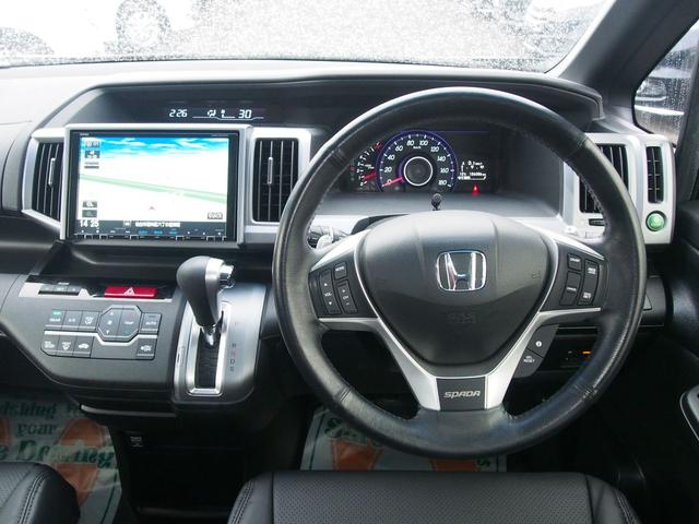 ステップワゴンスパーダ 後期　Ｚ　９型ナビ　後席モニター　両側電動ドア　新品黒革仕様　７人乗り　スマートキー　ＨＩＤライト　純正１６インチアルミ　革巻ハンドル　地デジＴＶ　ＵＳＢ　ＣＤ録音　ＤＶＤ　ＳＤ　バックカメラ　ＥＴＣ　クルコン　横滑り防止　ｉ－ＳＴＯＰ　関東１オーナー　禁煙車（11枚目）