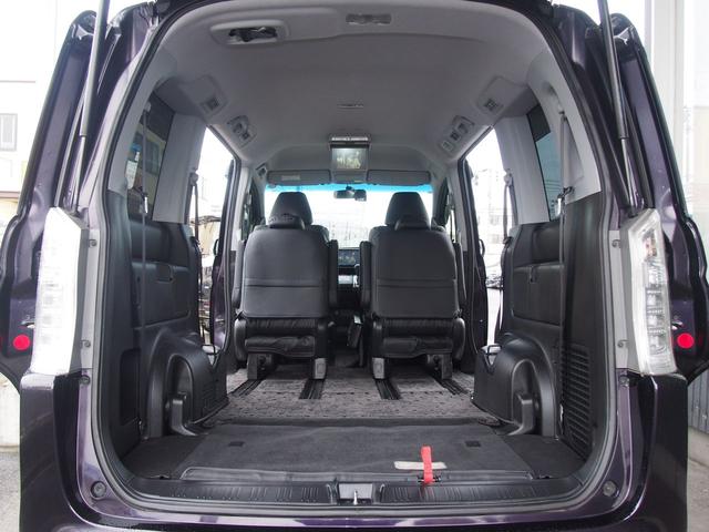 ステップワゴンスパーダ 後期　Ｚ　９型ナビ　後席モニター　両側電動ドア　新品黒革仕様　７人乗り　スマートキー　ＨＩＤライト　純正１６インチアルミ　革巻ハンドル　地デジＴＶ　ＵＳＢ　ＣＤ録音　ＤＶＤ　ＳＤ　バックカメラ　ＥＴＣ　クルコン　横滑り防止　ｉ－ＳＴＯＰ　関東１オーナー　禁煙車（15枚目）