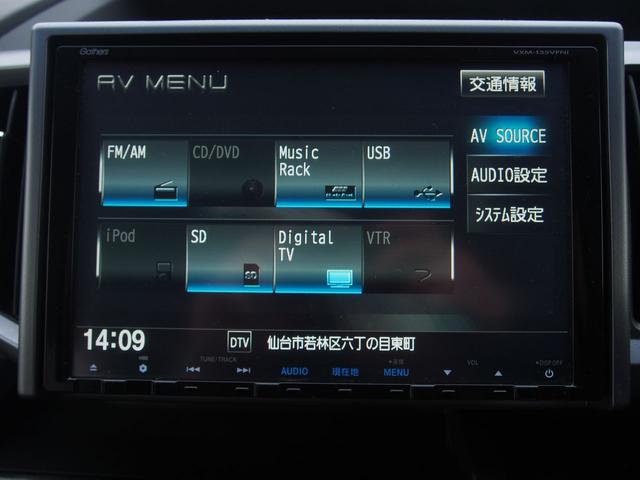 ステップワゴンスパーダ 後期　Ｚ　９型ナビ　後席モニター　両側電動ドア　新品黒革仕様　７人乗り　スマートキー　ＨＩＤライト　純正１６インチアルミ　革巻ハンドル　地デジＴＶ　ＵＳＢ　ＣＤ録音　ＤＶＤ　ＳＤ　バックカメラ　ＥＴＣ　クルコン　横滑り防止　ｉ－ＳＴＯＰ　関東１オーナー　禁煙車（18枚目）