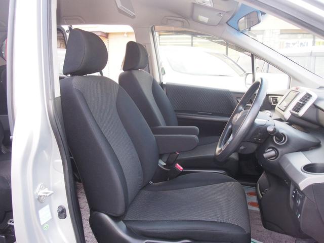 フリードハイブリッド ジャストセレクション　ＨＤＤナビ　後席モニター　バックカメラ　電動ドア　６人乗り　スマートキー　２列目キャプテンシート　右側オートクロージャードア　純正エアロ　ＨＩＤライト　ウィンカードアミラー　１セグＴＶ　ＤＶＤ　ＣＤ録音　クルコン　横滑り防止　ＥＴＣ　禁煙車（12枚目）