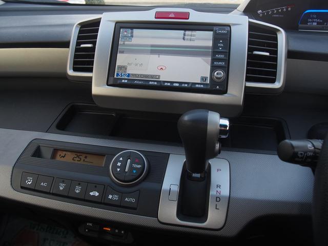 フリードハイブリッド ジャストセレクション　ＨＤＤナビ　後席モニター　バックカメラ　電動ドア　６人乗り　スマートキー　２列目キャプテンシート　右側オートクロージャードア　純正エアロ　ＨＩＤライト　ウィンカードアミラー　１セグＴＶ　ＤＶＤ　ＣＤ録音　クルコン　横滑り防止　ＥＴＣ　禁煙車（16枚目）