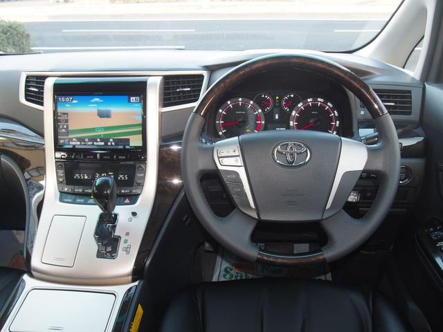 アルファード ４ＷＤ後期３５０Ｓ　９型ナビ　ＡＬＰＩＮＥモニター　黒革仕様　両側電動ドア　スマートキー　ＨＩＤ　ウッドコンビハン　Ｂｌｕｅｔｏｏｔｈ　ＤＶＤ　ＣＤ録音　バックカメラ　フロントカメラ　コーナーセンサー　リアヒーター　横滑り防止　クルコン　ＥＴＣ　禁煙車　関西仕入（11枚目）