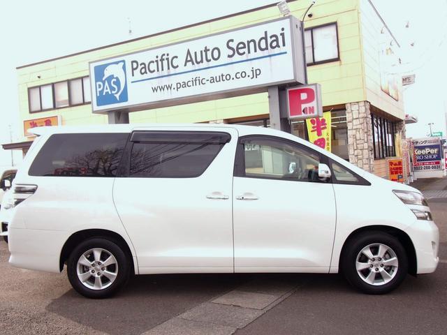 ヴェルファイア ４ＷＤ　２．４Ｘ　ＨＤＤナビ　ＡＬＰＩＮＥモニター　電動ドア　エンジンオイル消費対策済　８人　スマートキー　ＨＩＤ　ウッドコンビハン　Ｂｌｕｅｔｏｏｔｈ　ＤＶＤ　ＣＤ　バックカメラ　コーナーセンサー　リアヒーター　横滑り防止　エンスタ　ＥＴＣ　１オーナー　禁煙車（4枚目）