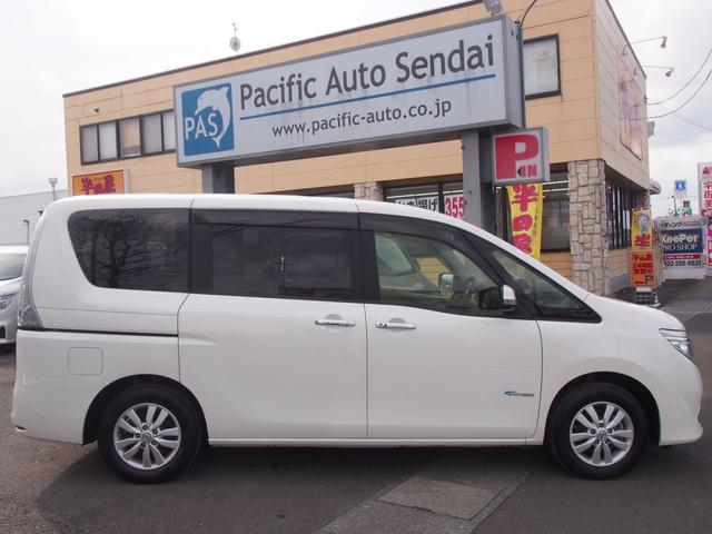 セレナ ２０Ｇ　ＳＨＶ　８型ナビ　１１型後席モニター　両側電動ドア　ハーフレザー　スマートキー　地デジＴＶ　Ｂｌｕｅｔｏｏｔｈ　ＤＶＤ　ＣＤ録音　ＳＤ　クルコン　横滑り防止　衝突軽減ブレーキ　レーンアシスト　バックカメラ　リアヒーター　ＥＴＣ　禁煙車　関東１オーナー（4枚目）