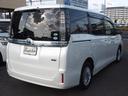 ヴォクシー ハイブリッドV 純正8型画面ナビ 後席モニター 両側電動ドア スマートキー 7人乗り LEDライト 革巻ハンドル 地デジTV Bluetooth DVD CD録音 SD ETC バックカメラ クルコン 横滑り防止 リアヒーター シートヒーター 純正エンスタ 禁煙(8枚目)