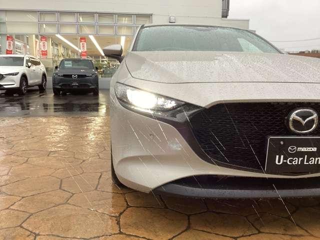 ��Ԃ̎��F�������S�̃A�_�v�e�B�u�k�d�c�w�b�h���C�g�ł��B�w�b�h���C�g�̓f�U�C���ł��傫�Ȉ�ۂƂȂ�܂��B