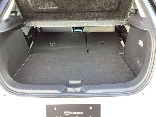 �g�����N���[���͂Q�l���̉ו����x�͏\���ȃX�y�[�X���m�ۂ��Ă��܂��B