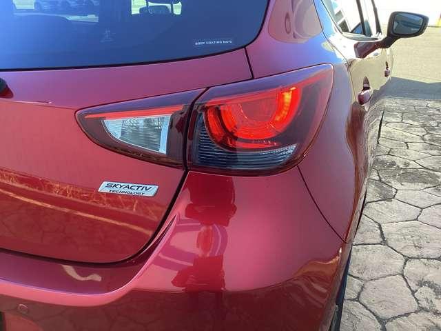 ���A�̃��C�g���V���[�v�Ŗڂ������f�U�C���ł��B