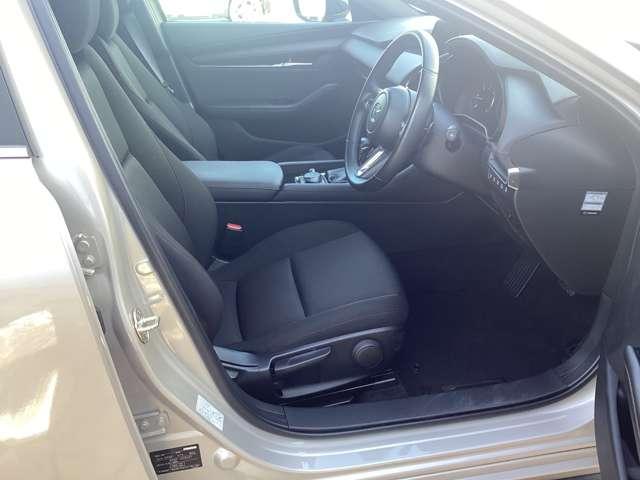 �h���C�o�[���܂������K���Ȏp���ō��葀��ł���}�c�_�Ȃ�ł͂̃y�_�����C�A�E�g�ŉ^�]�����₷���A���ɂ����^�]�Ȃł��B