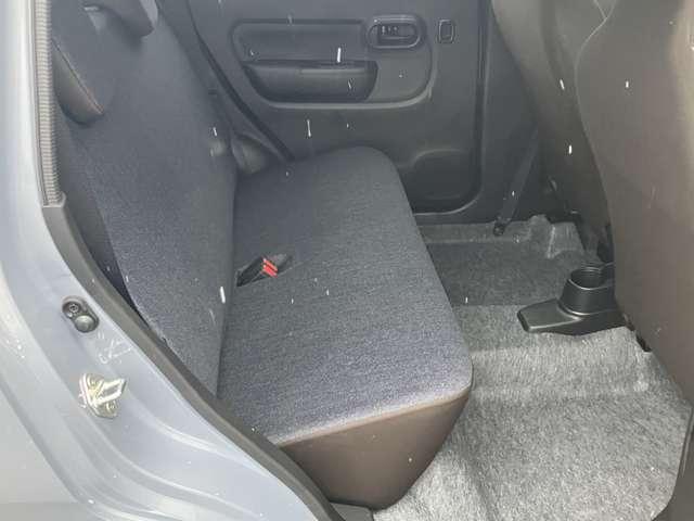 �Z�J���h�V�[�g�͌��݂�����A��l�̕����������h���C�u����Ă����ɂ����V�[�g�ɂȂ��Ă��܂��B