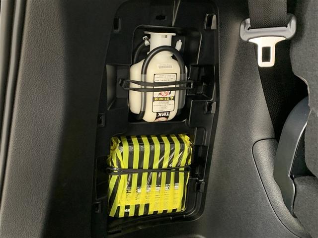 エスクァイア ハイブリッドGi プレミアムパッケージ フルセグ メモリーナビ DVD再生 後席モニター バックカメラ 衝突被害軽減システム ETC ドラレコ 両側電動スライド LEDヘッドランプ 乗車定員7人 3列シート ワンオーナー(12枚目)