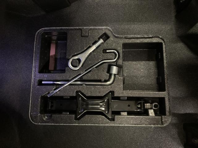 もしもの時に安心な工具やジャッキがあります。