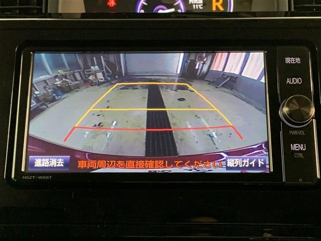 ディスプレイに後方の視界を表示し、車庫入れをサポート「距離目安線」「車幅延長線」およびステアリング操作に連動する「予想進路線」を画面に表示します。※必ず車両周辺の安全を直接確認してください。
