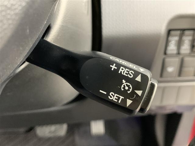 クルーズコントロールは高速道路などで一定速度に設定して走行します。ロングドライブに便利です。