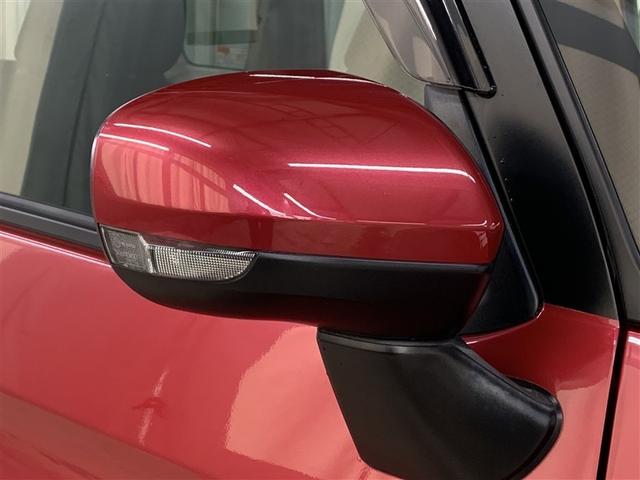 スタイリッシュなデザインのウインカー内蔵ドアミラー