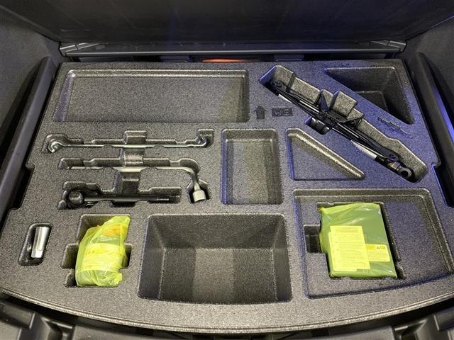 カローラツーリング ハイブリッド　ダブルバイビー　フルセグ　メモリーナビ　ミュージックプレイヤー接続可　バックカメラ　衝突被害軽減システム　ＥＴＣ　ドラレコ　ＬＥＤヘッドランプ（11枚目）