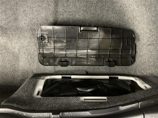 エスクァイア Ｇｉ　４ＷＤ　フルセグ　メモリーナビ　ＤＶＤ再生　バックカメラ　衝突被害軽減システム　ＥＴＣ　ドラレコ　両側電動スライド　ＬＥＤヘッドランプ　乗車定員７人　３列シート　ワンオーナー　アイドリングストップ（13枚目）