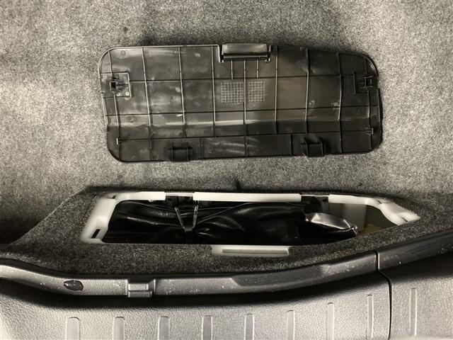 エスクァイア Gi 4WD フルセグ メモリーナビ DVD再生 バックカメラ 衝突被害軽減システム ETC 両側電動スライド LEDヘッドランプ 乗車定員7人 3列シート ワンオーナー アイドリングストップ(12枚目)