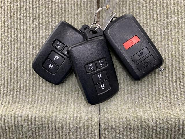 エスクァイア Gi 4WD フルセグ メモリーナビ DVD再生 バックカメラ 衝突被害軽減システム ETC 両側電動スライド LEDヘッドランプ 乗車定員7人 3列シート ワンオーナー アイドリングストップ(17枚目)