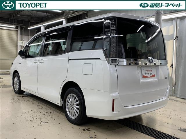 ヴォクシー ハイブリッドＶ　ＥＴＣ　電動スライドドア　ＬＥＤヘッドランプ　乗車定員７人　３列シート（4枚目）