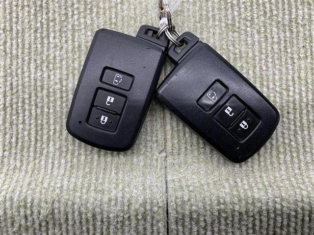 ヴォクシー ハイブリッドＶ　ＥＴＣ　電動スライドドア　ＬＥＤヘッドランプ　乗車定員７人　３列シート（15枚目）