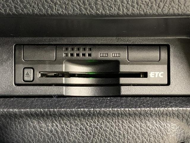 ヴォクシー ハイブリッドＶ　ＥＴＣ　電動スライドドア　ＬＥＤヘッドランプ　乗車定員７人　３列シート（17枚目）