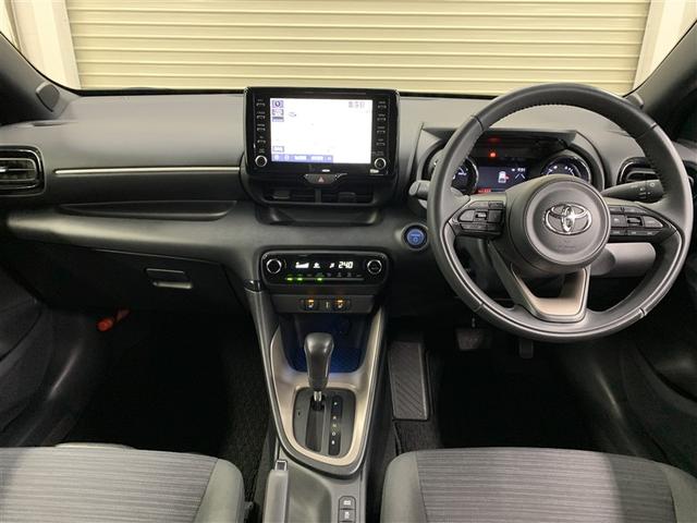 ヤリス ハイブリッドＺ　メモリーナビ　ミュージックプレイヤー接続可　バックカメラ　衝突被害軽減システム　ＥＴＣ　ドラレコ　ＬＥＤヘッドランプ（8枚目）