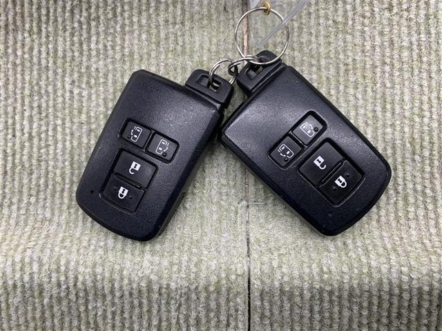 ヴォクシー ＺＳ　煌ＩＩ　フルセグ　メモリーナビ　ＤＶＤ再生　後席モニター　バックカメラ　衝突被害軽減システム　ＥＴＣ　両側電動スライド　ＬＥＤヘッドランプ　ウオークスルー　乗車定員７人　３列シート　アイドリングストップ（18枚目）