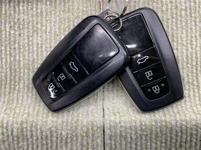 カムリ Ｇレザーパッケージ　革シート　フルセグ　メモリーナビ　ミュージックプレイヤー接続可　バックカメラ　衝突被害軽減システム　ＥＴＣ　ドラレコ　ＬＥＤヘッドランプ（16枚目）