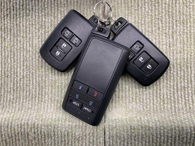 ヴォクシー ハイブリッドZS 煌II フルセグ メモリーナビ DVD再生 バックカメラ 衝突被害軽減システム ETC 両側電動スライド LEDヘッドランプ 乗車定員7人 3列シート ワンオーナー(18枚目)