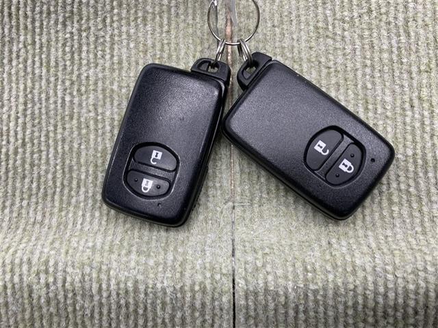 プリウス Ｓ　フルセグ　メモリーナビ　ＤＶＤ再生　ＥＴＣ　ＨＩＤヘッドライト　ワンオーナー（16枚目）