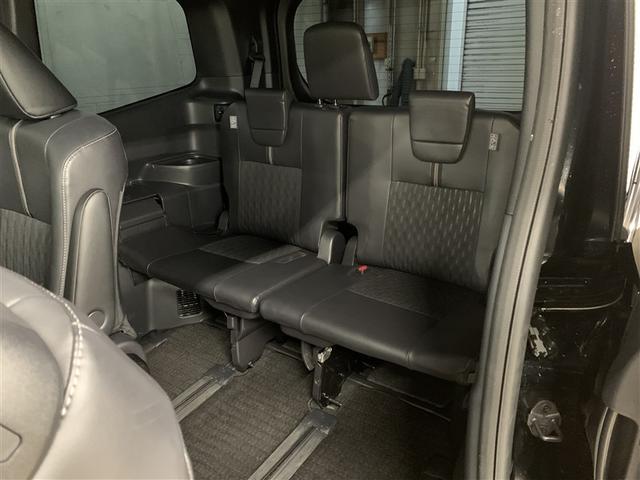 ノア ハイブリッドＳ－Ｚ　フルセグ　メモリーナビ　ＤＶＤ再生　ミュージックプレイヤー接続可　後席モニター　バックカメラ　衝突被害軽減システム　ＥＴＣ　両側電動スライド　ＬＥＤヘッドランプ　乗車定員７人　３列シート　ワンオーナー（11枚目）