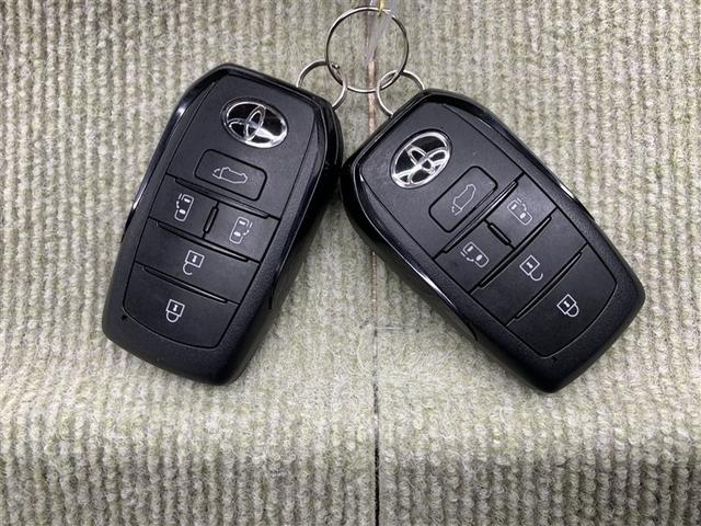 ノア ハイブリッドＳ－Ｚ　フルセグ　メモリーナビ　ＤＶＤ再生　ミュージックプレイヤー接続可　後席モニター　バックカメラ　衝突被害軽減システム　ＥＴＣ　両側電動スライド　ＬＥＤヘッドランプ　乗車定員７人　３列シート　ワンオーナー（17枚目）