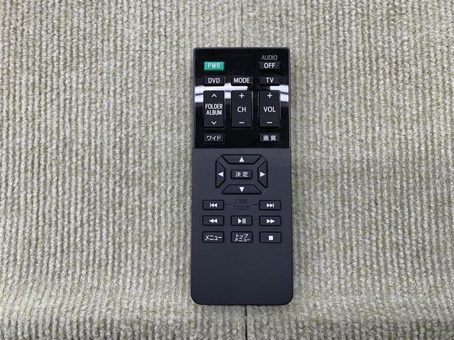 ノア ハイブリッドＳ－Ｚ　フルセグ　メモリーナビ　ＤＶＤ再生　ミュージックプレイヤー接続可　後席モニター　バックカメラ　衝突被害軽減システム　ＥＴＣ　両側電動スライド　ＬＥＤヘッドランプ　乗車定員７人　３列シート　ワンオーナー（18枚目）