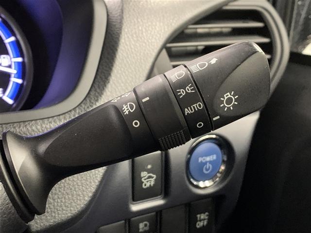 �ԊO�̖��邳�ɂ���Ď����œ_���E��������I�[�g���C�g