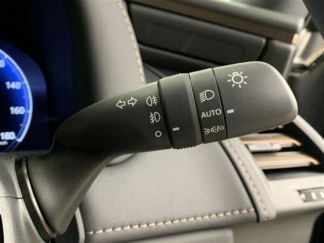 �ԊO�̖��邳�ɂ���Ď����œ_���E��������I�[�g���C�g