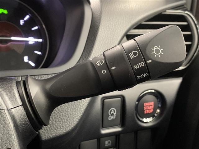 �I�[�g���C�g�����A�ԊO�̖��邳�ɉ����āA�����I�Ƀ��C�g�̓_���E�������s���܂��B