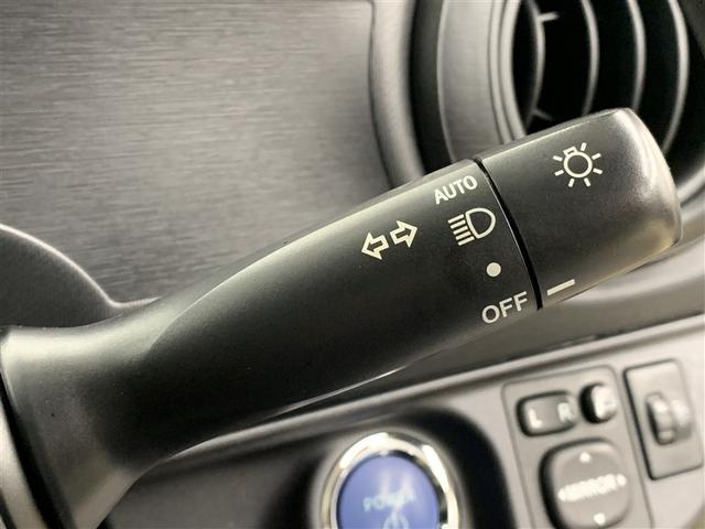 �I�[�g���C�g�����A�ԊO�̖��邳�ɉ����āA�����I�Ƀ��C�g�̓_���E�������s���܂��B