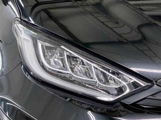 ＬＥＤヘッドライトです。デザイン性がよくとても明るいので、夜間の走行や悪天候でも安心です。