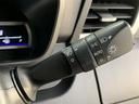 車外の明るさによって自動で点灯・消灯するオートライトも搭載