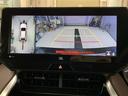 車庫入れの苦手な方にバック時のサポートバックモニター、パノラミックビューモニター付き。※カメラが映し出す範囲は限られています。必ず車両周辺の安全を直接確認してください。