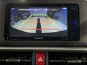 バックモニターで、後方を確認しながら安心して駐車することができます。※カメラが映し出す範囲は限られています。必ず車両周辺の安全を直接確認してください。