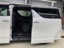 両側パワースライドドア付き!狭い駐車スペースなどでの乗り降りラクラク♪小さなお子さまのいるご家庭には嬉しい装備です。