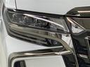 明るく省電力なLEDヘッドライト、印象的なデザインが輝きを放ちます。