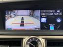 バックモニターで、後方を確認しながら安心して駐車することができます。※カメラが映し出す範囲は限られています。必ず車両周辺の安全を直接確認してください。