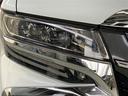 LEDヘッドライトです。デザイン性がよくとても明るいので、夜間の走行や悪天候でも安心です。