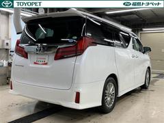 「トヨタセーフティセンス」を装備しています。先進機能が、多くの状況でドライバーをサポート。安全機能の詳細は販売店スタッフまでおたずねください。機能を過信せず、必ずご自身で安全運転を行ってください。 5